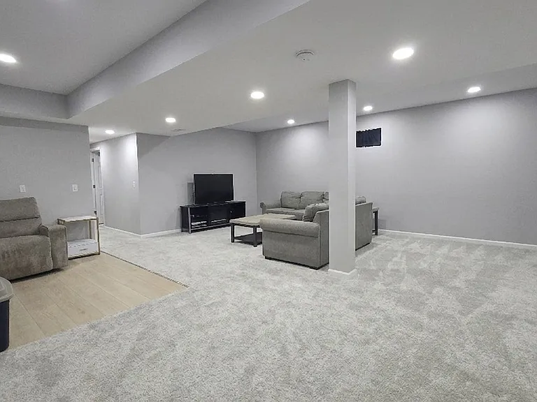 402 Gloucester Ave — Photo 13