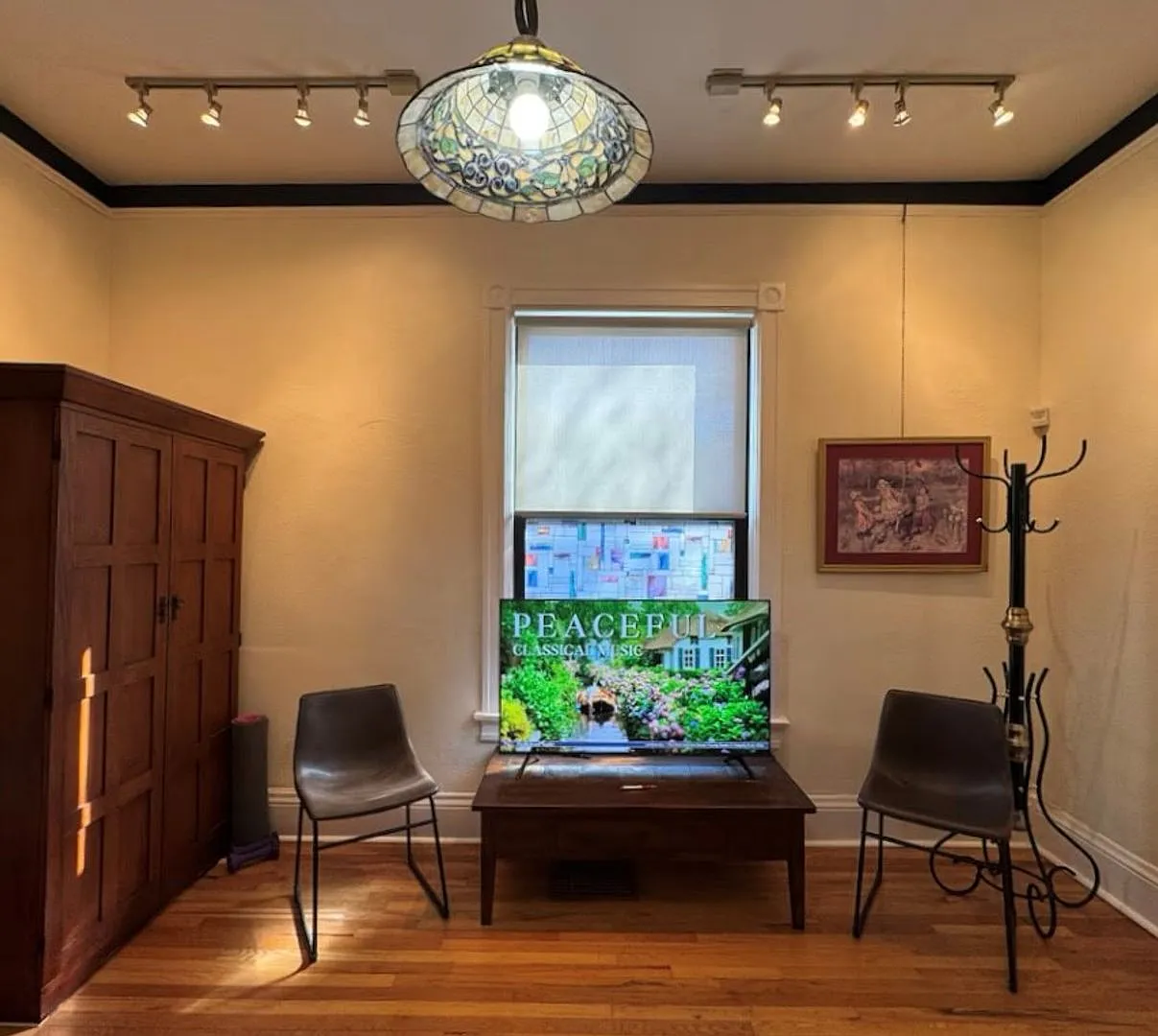 Historic Home 2 Bedroom +office 2 Baths, and Off street Parking — Photo 4