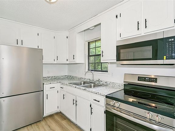 4th image of 412 HANCOCK LANE