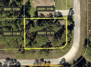 818 Pinecastle Dr, Lehigh Acres, FL 33974