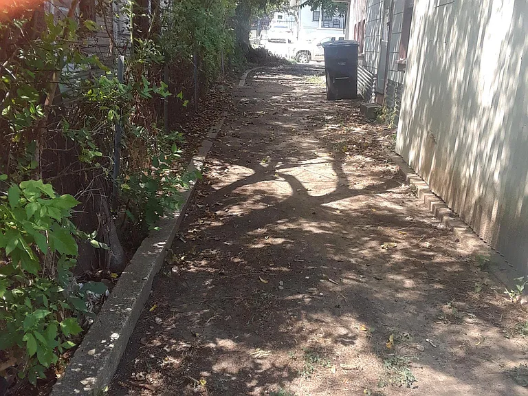 Driveway has space for many cars