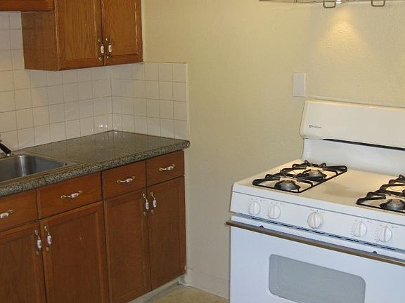 5th image of 745-747 Illinois Ave
