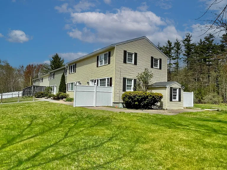 9 Bayberry Ln — Photo 1