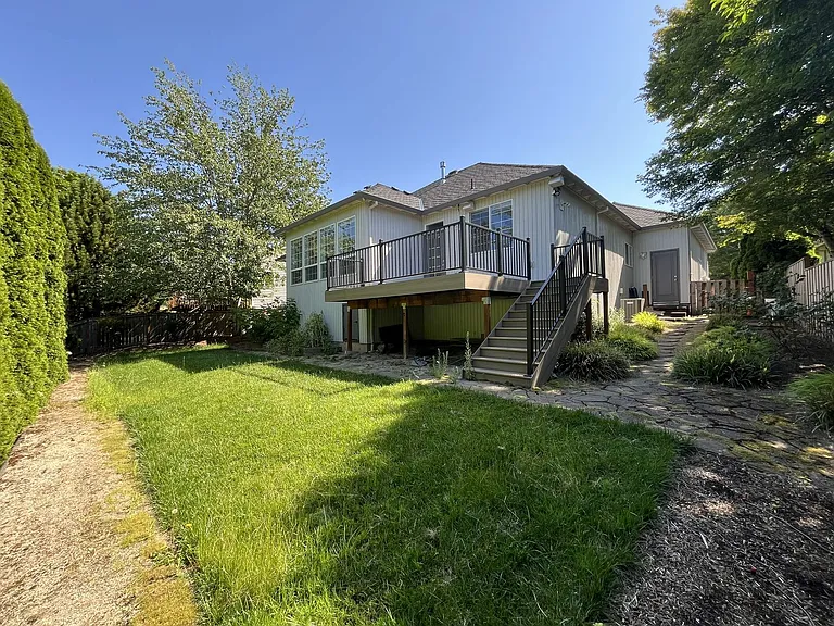 224 NW Sundown Way — Photo 63