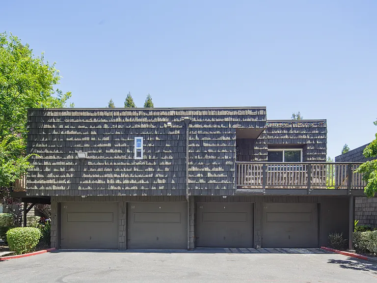 Cedarwood Apartments — Photo 9