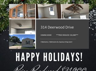 314 Deerwood Dr, Anamosa, IA 52205