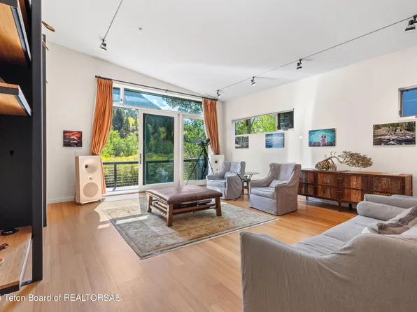 866 W Snow King Ave, Jackson, WY 83001