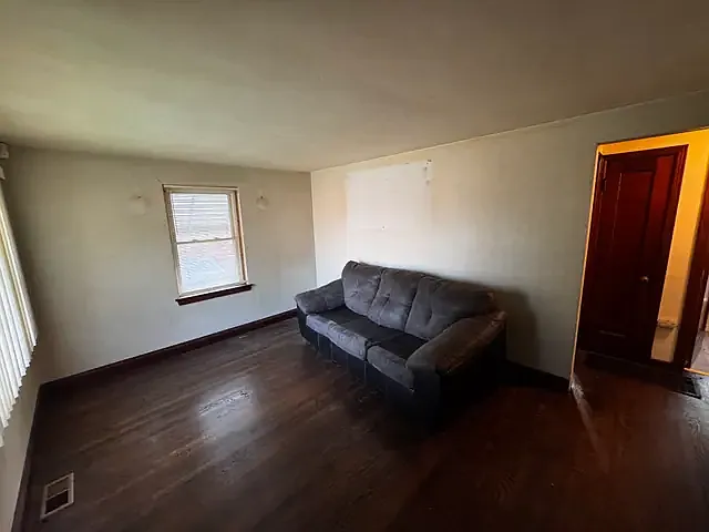 2 bed, $1,000 — Photo 4