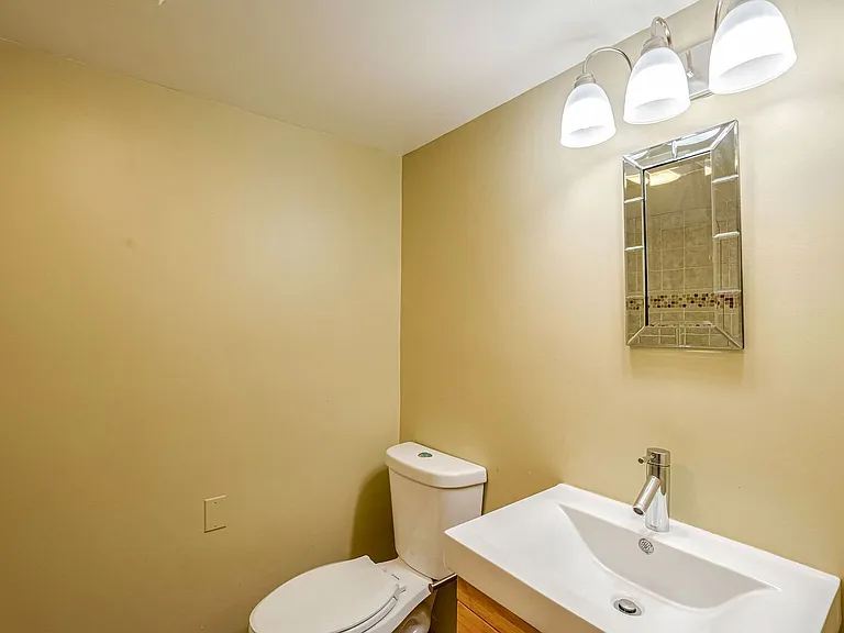 1126 Powhatan St — Photo 10