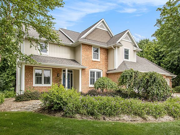 2nd image of 3946 Fieldstone Cir