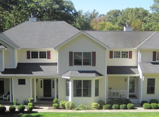 15 Rock Ridge Ct, New Fairfield, CT 06812