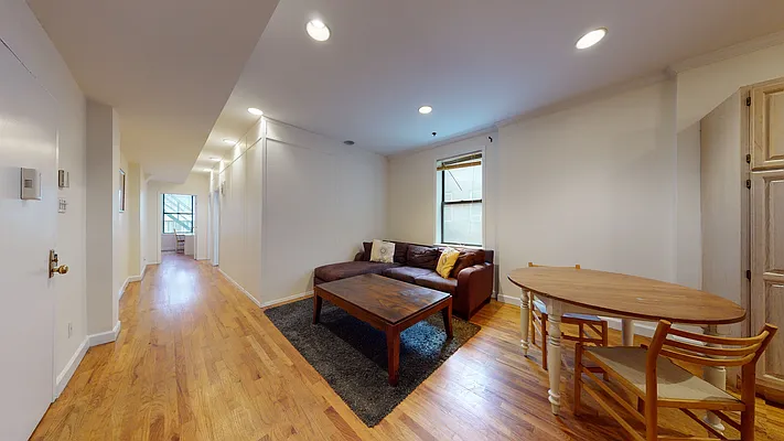 Rented by Bond New York | media 23