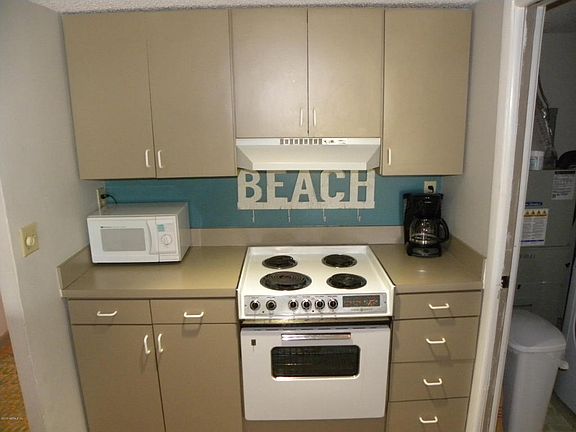5th image of 630 Summer Pl