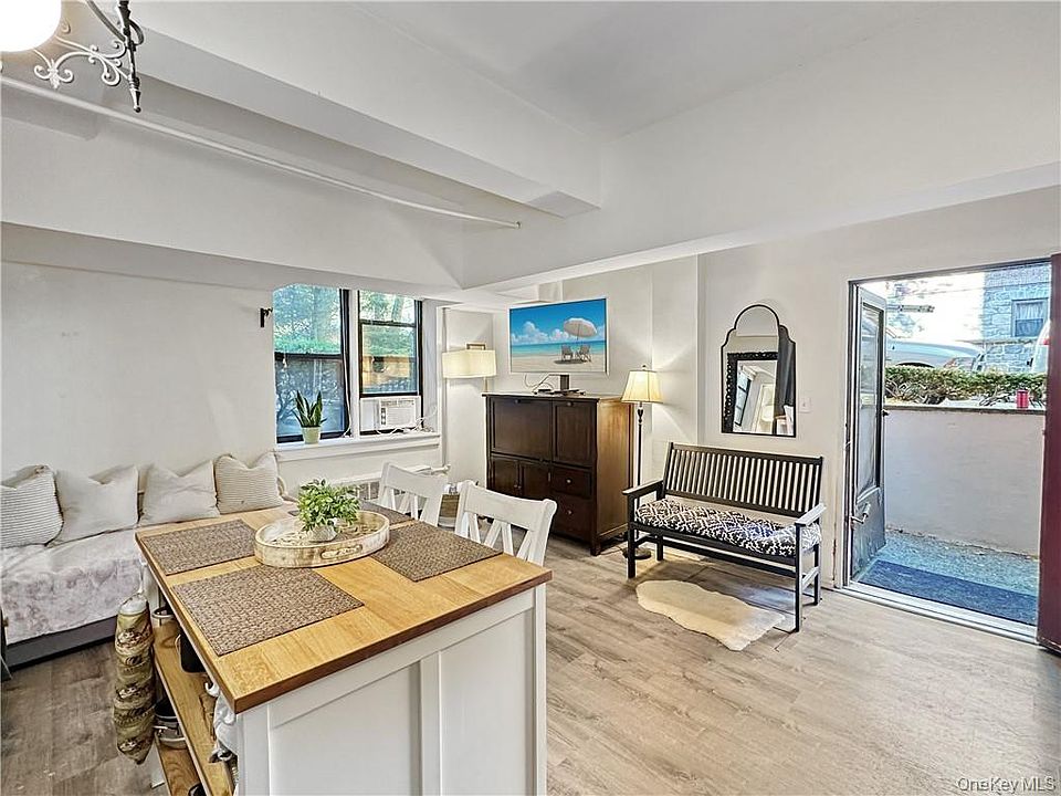 1st image of 10 Franklin Avenue #1EFF