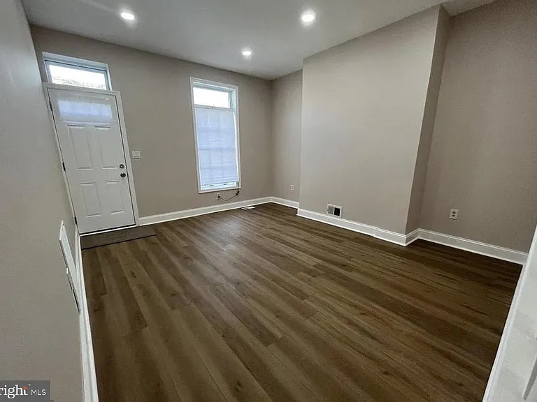2317 E Fayette St — Photo 6