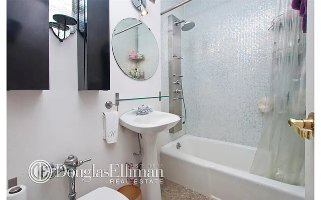 Sold by Douglas Elliman | media 15