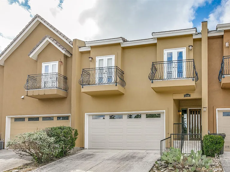 2506 Camden Park — Photo 2