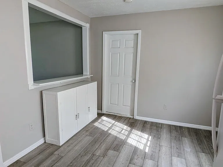 14802 White Ave — Photo 6