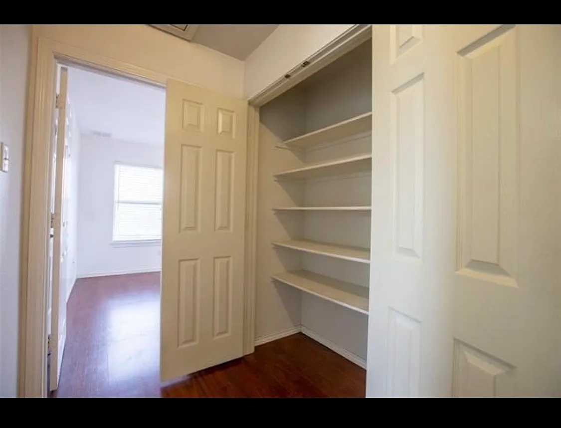3 bed, 2.5 bath, 1800 sqft, $2,350 — Photo 3