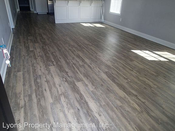 4th image of 4106 Barrington Dr
