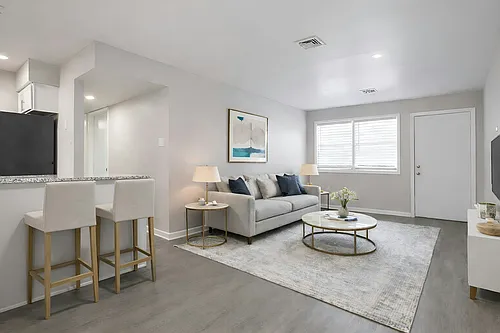 105 E Allen St #303 Photo 1