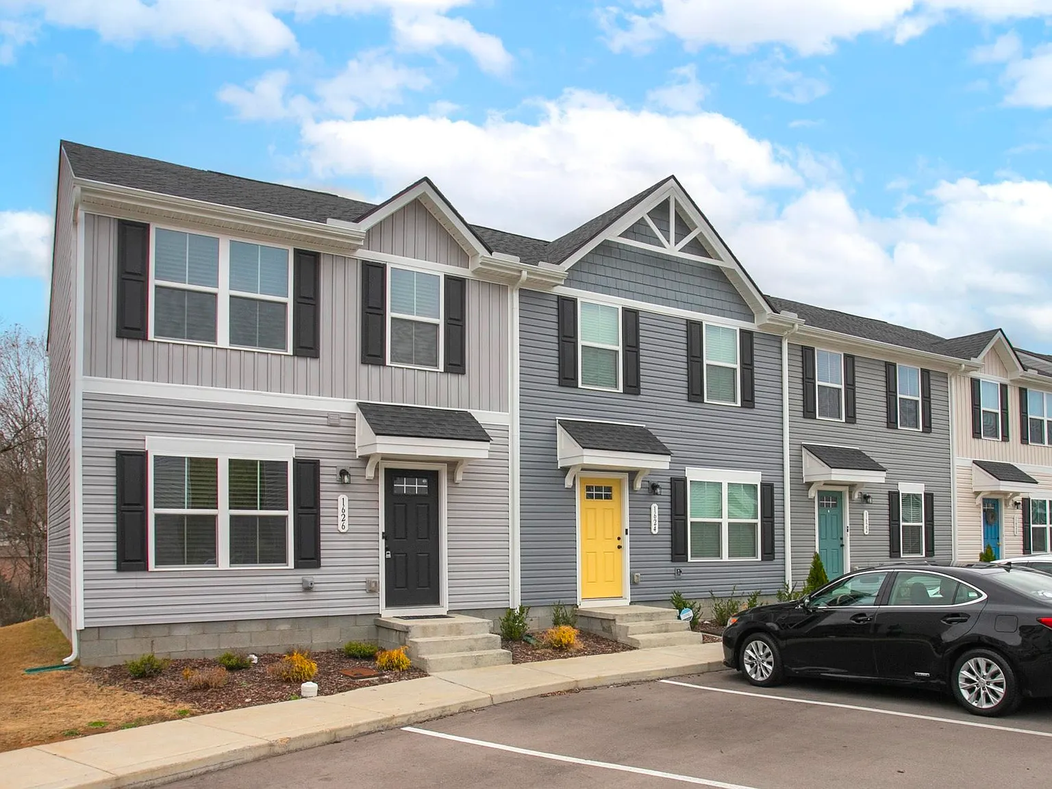 3 bed, 2.5 bath, 1220 sqft, $1,895 — Photo 3