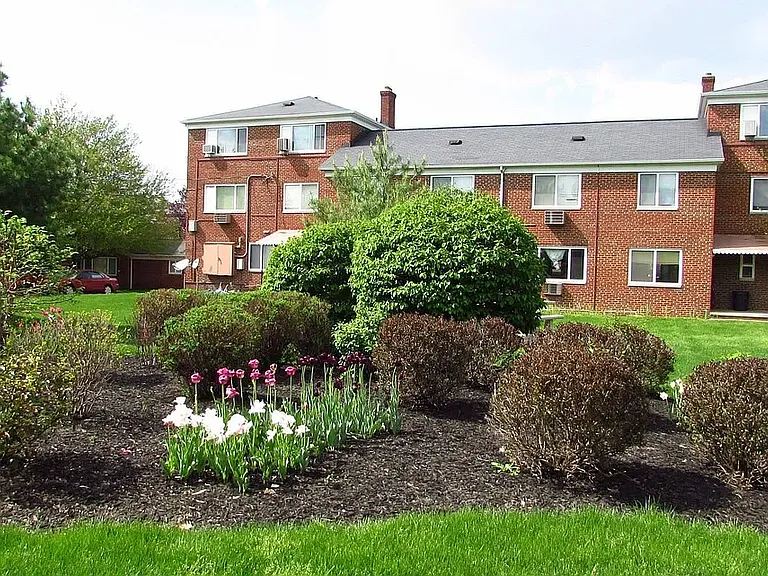 Lawn Village — Photo 5