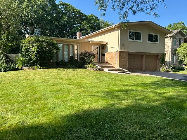 4 bed, 2.5 bath, 2000 sqft, $4,500 — Photo 2