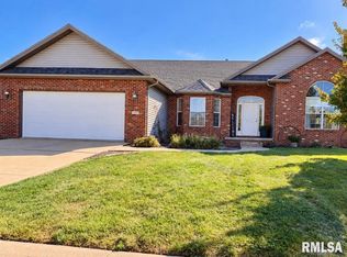 409 Delaney Dr, Jacksonville, IL 62650