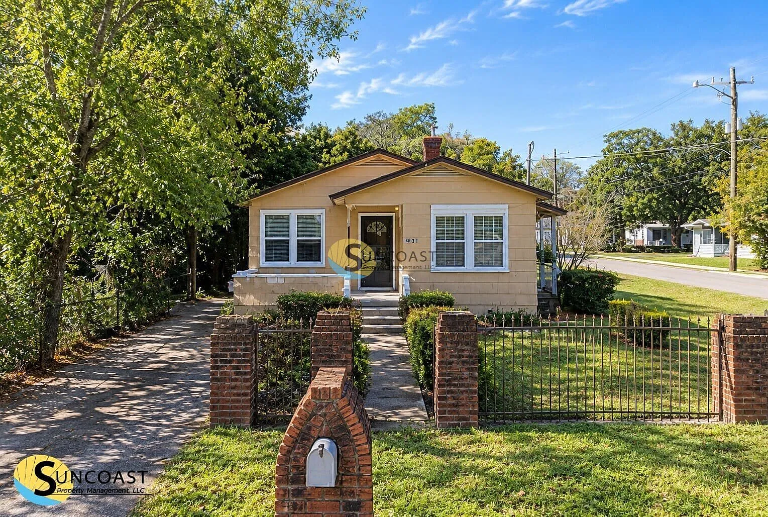Coming Soon! 2BR/1BA Home for Rent on a Corner Lot! — Photo 1