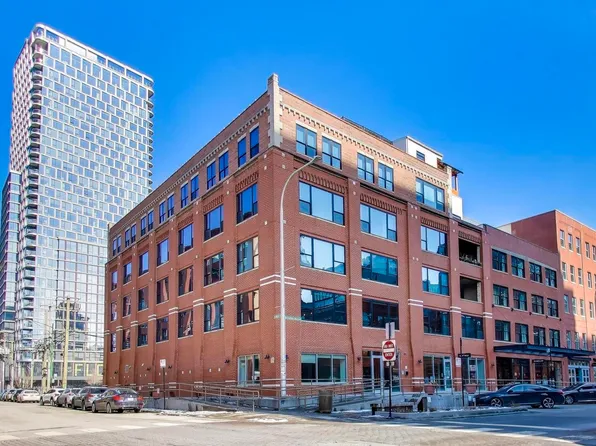 1118 W Fulton St #201, Chicago, IL 60607