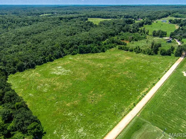 20 Forest Hill Rd, Bourbon, MO 65441