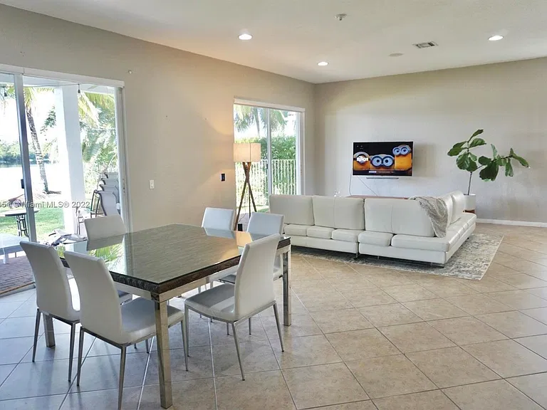 878 Lavender Cir #878 — Photo 10