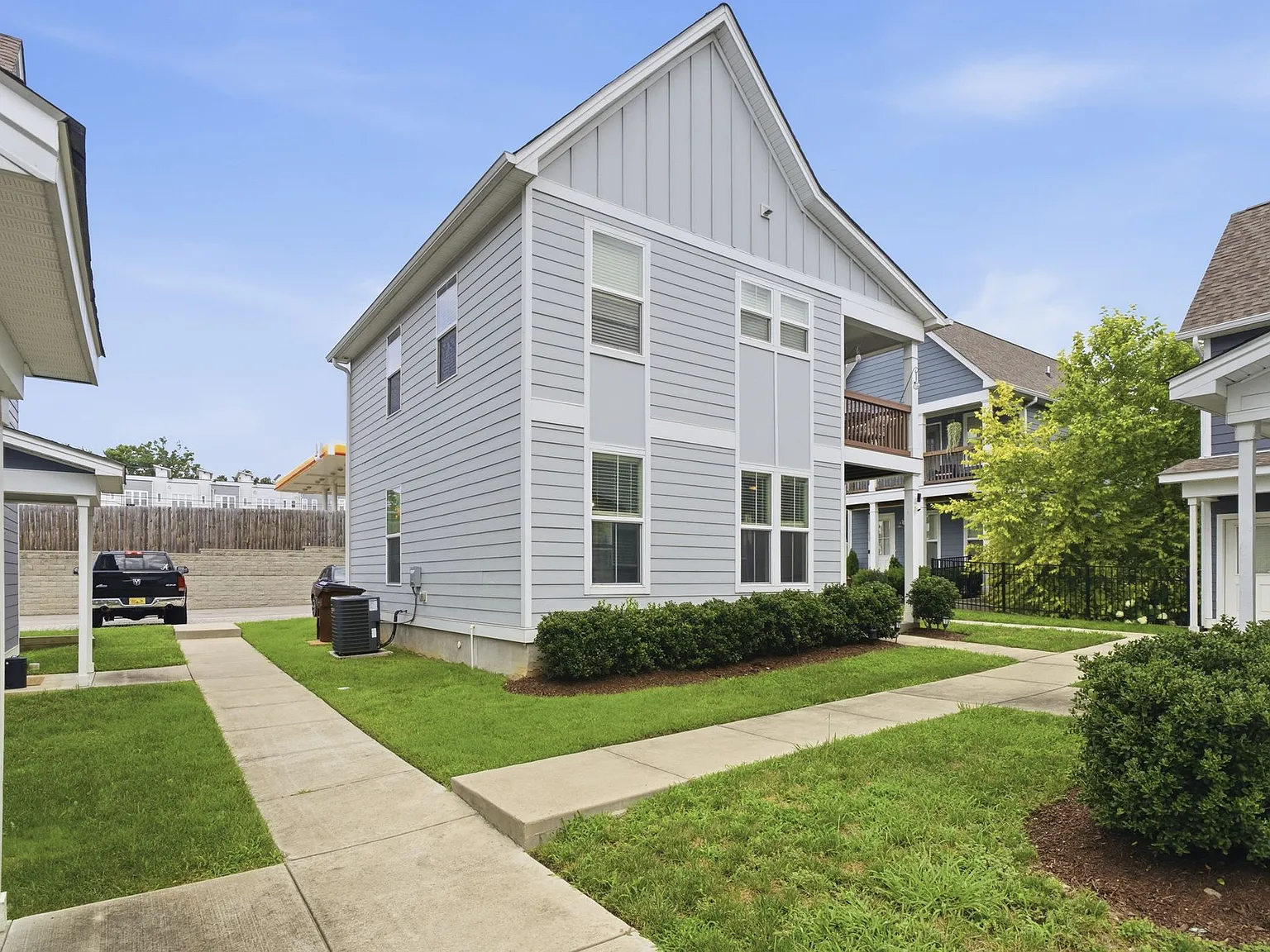 3 bed, 1472 sqft, $2,150 — Photo 1