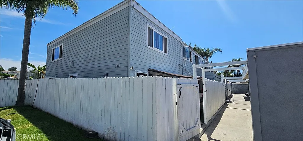 1 bed, 650 sqft, $2,400 — Photo 1