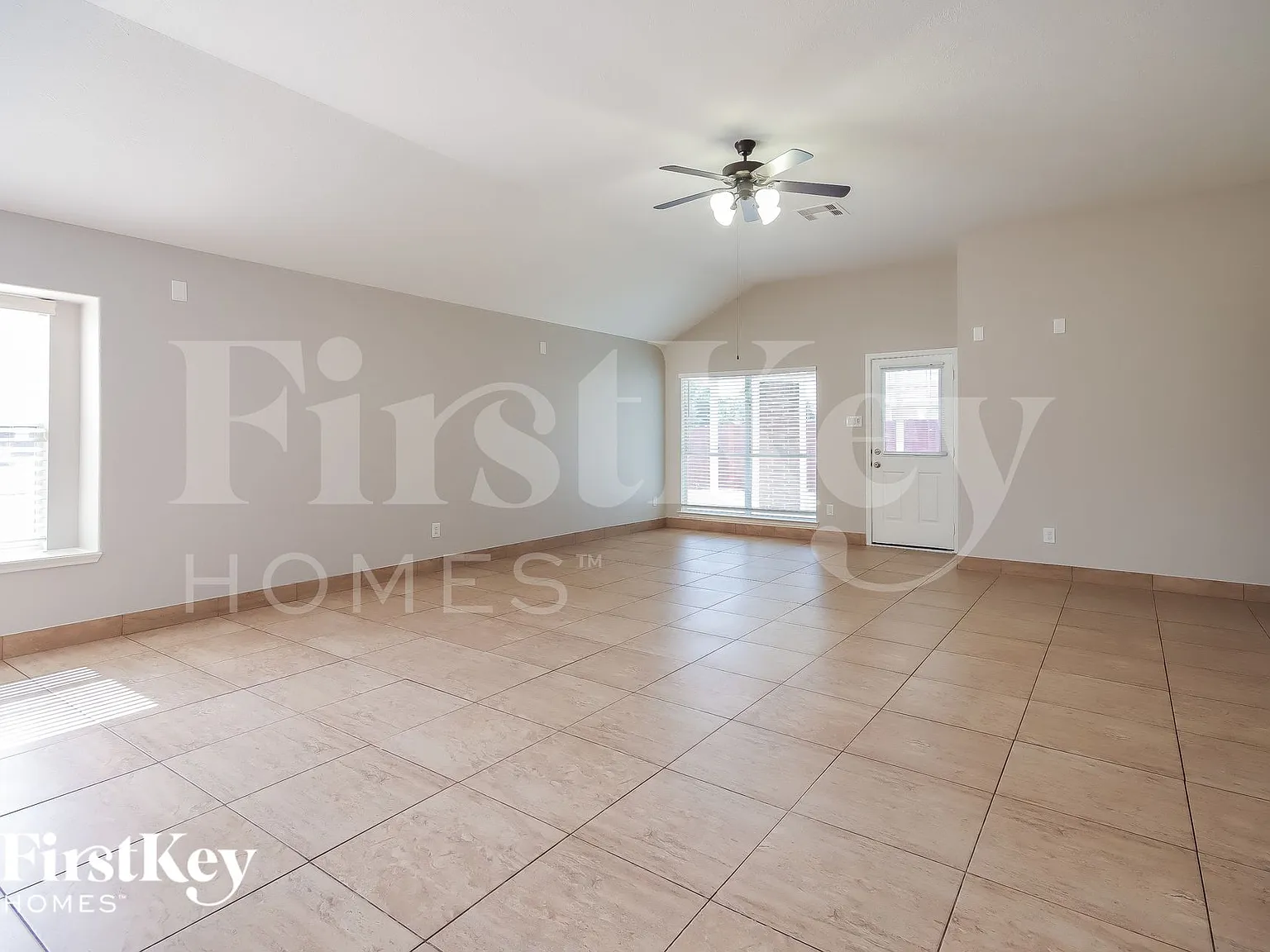 3 bed, 2.0 bath, 2078 sqft, $2,275 — Photo 4