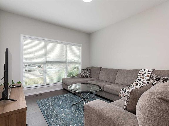 5th image of 417 SE Moonlight Way W