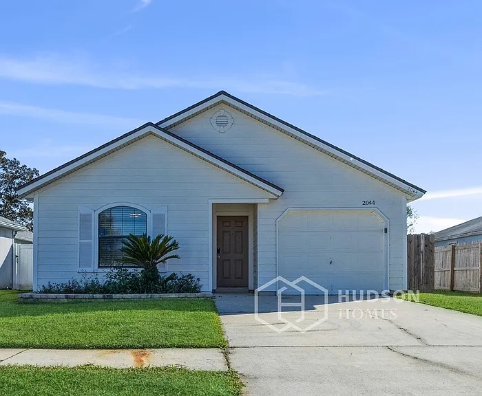 2044 Hunters Trace Cir — Photo 1
