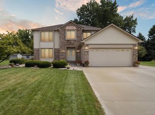39926 Wilmette Dr, Sterling Heights, MI 48313