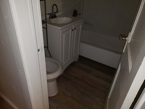 2nd image of 21-27 Pyle Ct #21