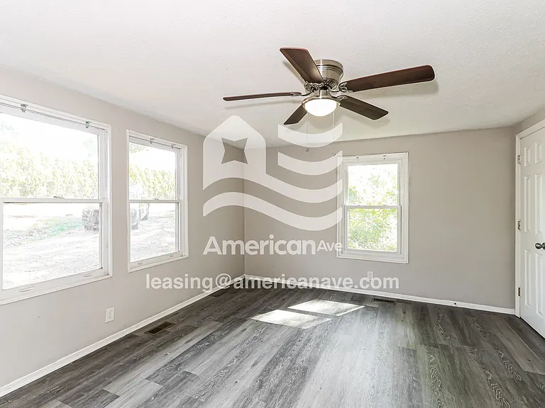 12685_007_main_bedroom_7.jpg