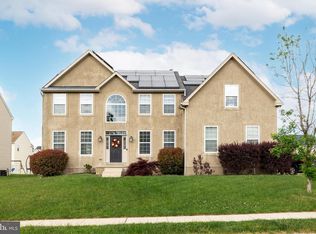 8 Beaver Dam Dr, Sicklerville, NJ 08081