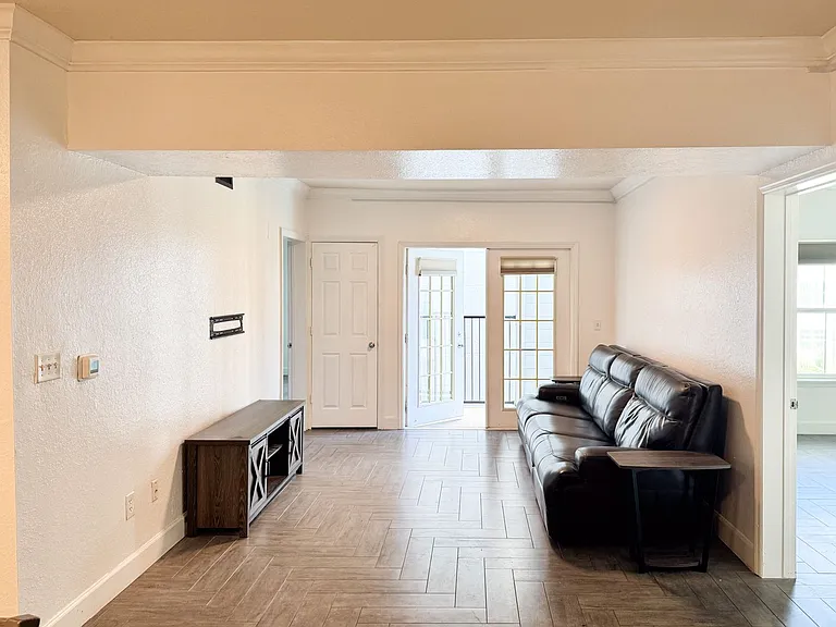204 E South St #4056 — Photo 6