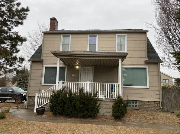 1105 E Maple Rd, Troy, MI 48083