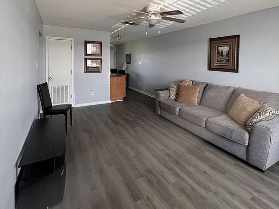 3rd image of 1601 University Pkwy W #36