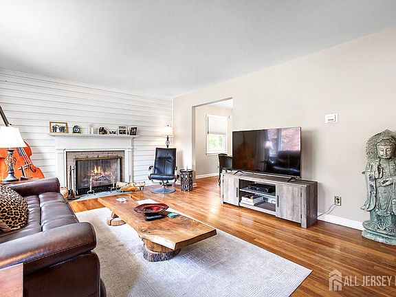 5th image of 4 Lynbrook Pl