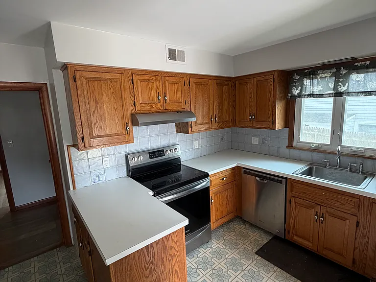 9 Honeyman Ave — Photo 4