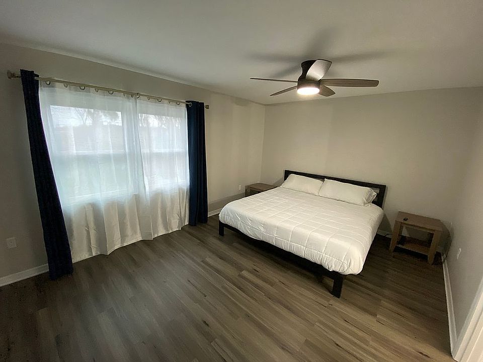 1st image of 930 85th Ave N APT 402