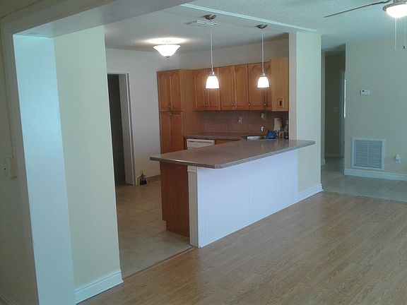 3rd image of 824 S Michigan Ave