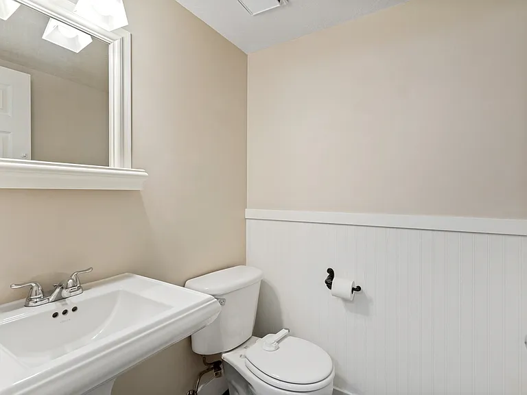 1137 E Holmes Creek Ln — Photo 7